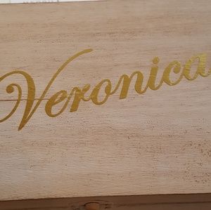 Meet your Posher, Veronica